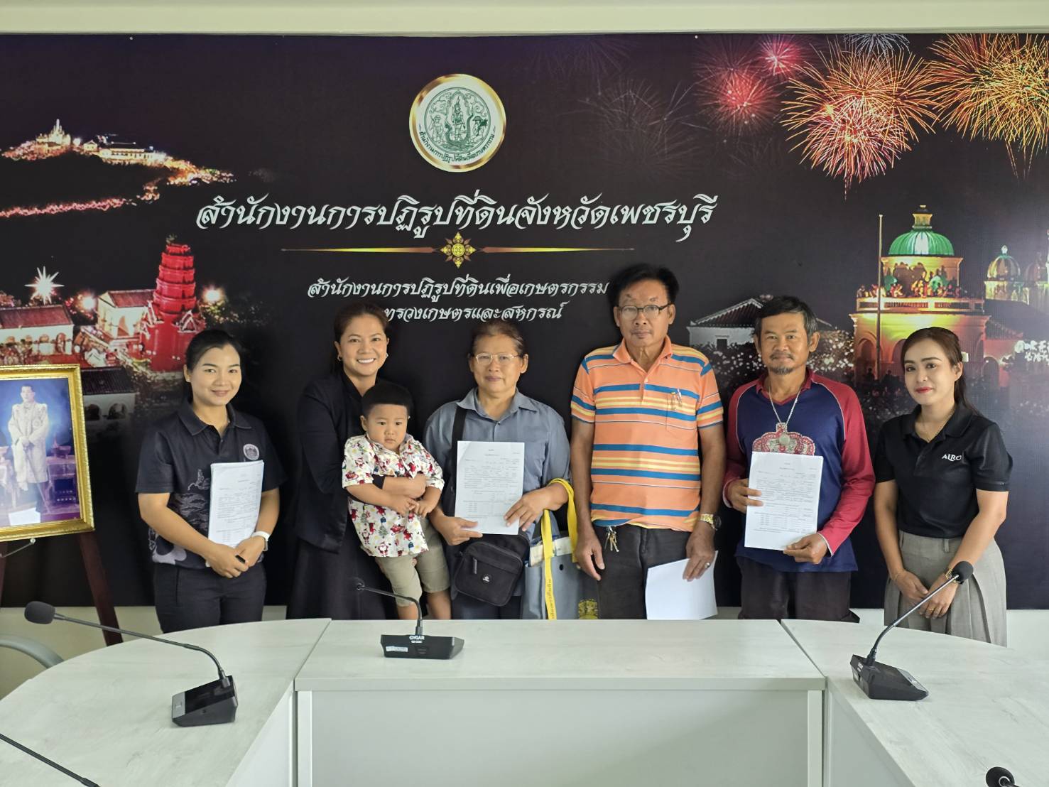 title - ปฏิรูปที่ดินจังหวัดเพชรบุรี มอบหมายกลุ่มการเงินบัญชีและจัดเก็บผลประโยชน์ ดำเนินการจัดทำสัญญากู้ยืมเงินกองทุนการปฏิรูปที่ดินเพื่อเกษตรกรรม และมอบสินเชื่อให้แก่เกษตรกรในเขตปฏิรูปที่ดินจังหวัดเพชรบุรี